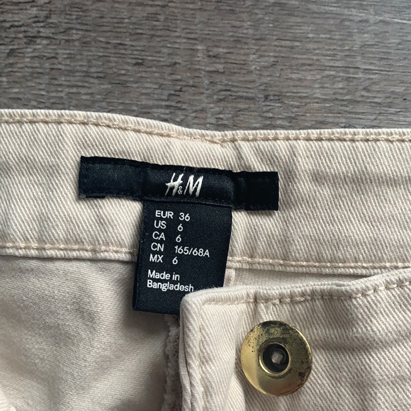 Shorts - Picture 2 of 3